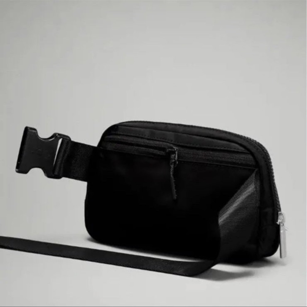 Lululemon Everywhere Belt Bag Black 1L - Picture 8 of 8